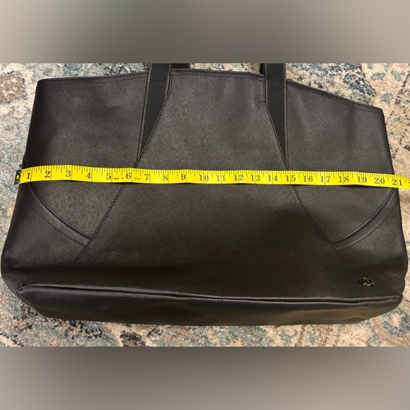 Black Lululemon Go Wild bag - Picture 5 of 12